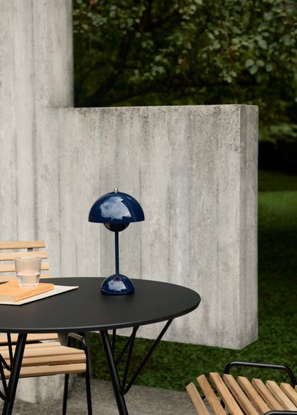 &tradition Flowerpot VP9 Oppladbar Bordlampe Steel Blue